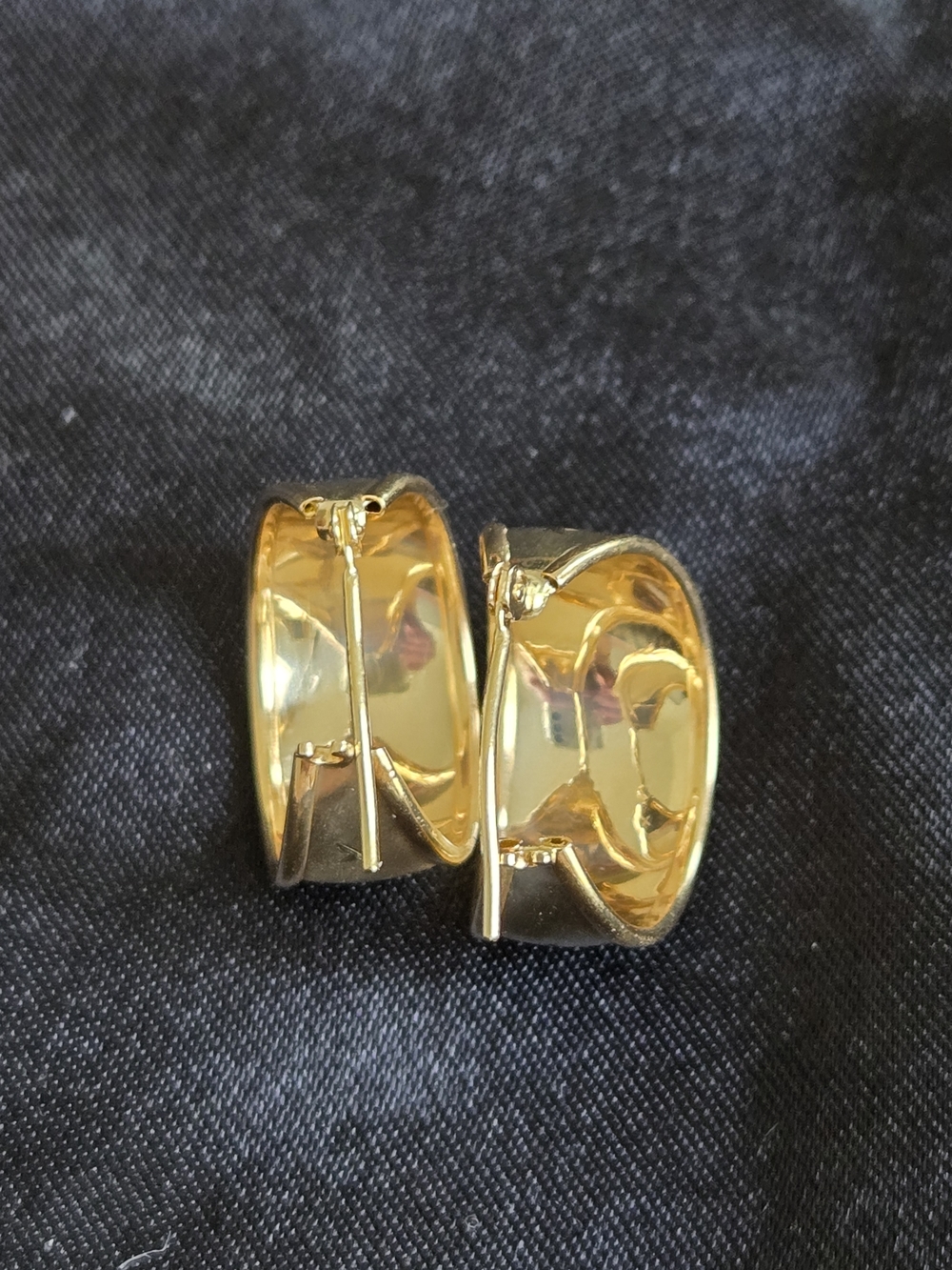 14K Gold Star Diamond Cut Hoop Earrings - Picture 3 of 6